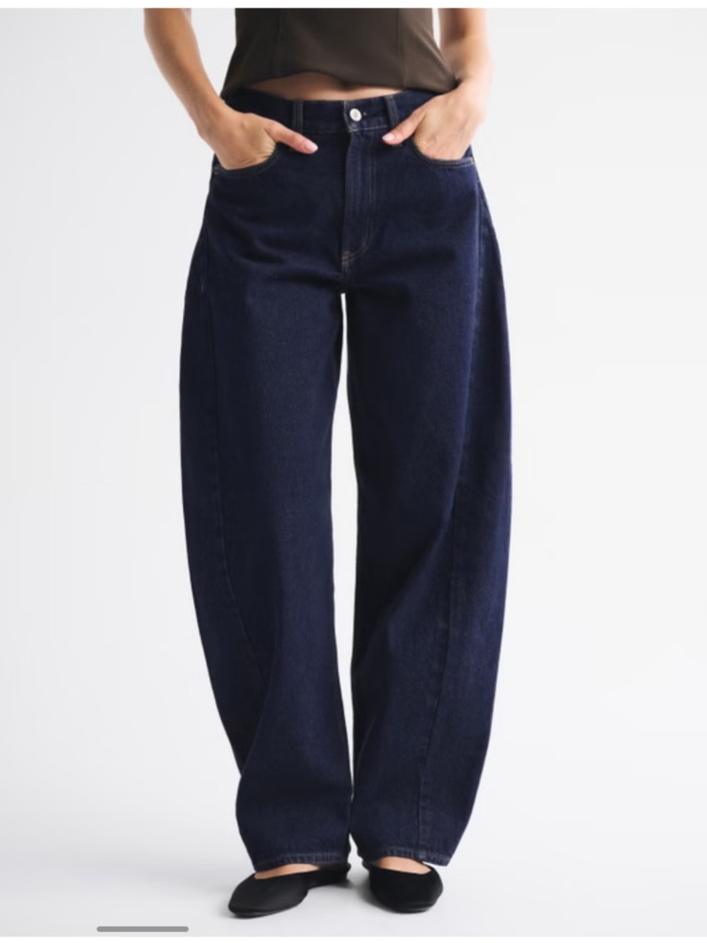 Mid Rise Barrel Jean